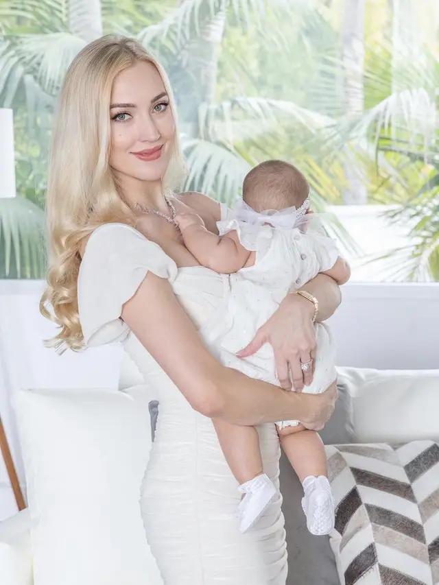 Potret Varsha Adhikumoro Menantu Bambang Trihatmodjo, Memesona Bak Barbie Kenakan Kebaya/@varshaadhikumoro