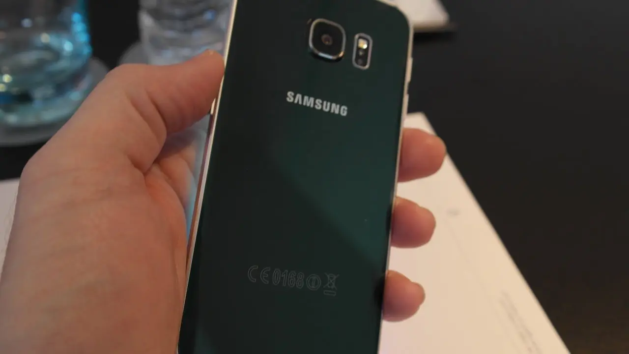 Yuk, Lihat Samsung Galaxy S6 Edge Lebih Dekat