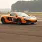 Saat yang lainnya hanya bisa berangan-angan punya McLaren, Steven justru sudah bisa memamerkan aksinya di balik kemudi supercar Inggris itu.