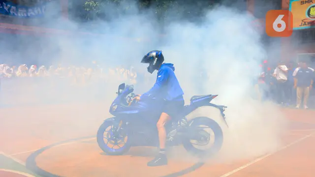 Foto: Toprak Razgatlioglu Pamer Aksi Freestyle Jelang Debut di MotoGP 2026