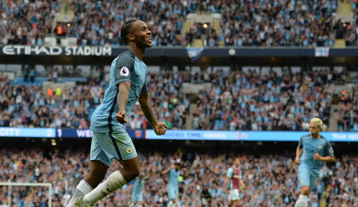 Pemain Manchester City, Raheem Sterling mencetak dua gol untuk kemenangan timnya atas West Ham United di Etihad Stadium,  Manchester, (28/8/2016). (AFP/Oli Scarff)