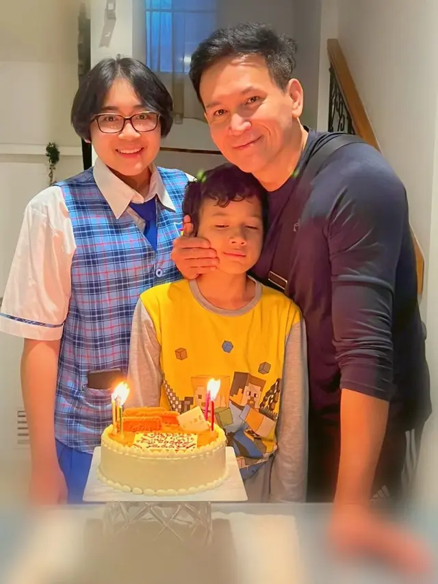 Jadi Single Parent, Ini 6 Potret Seleb Cowok saat Mengasuh Anak