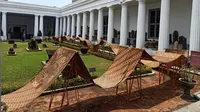Pembentangan batik sepanjang 74 meter di Museum Nasional Jakarta saat Hari Batik Nusantara (Dok.Yayasan Tjanting Indonesia)