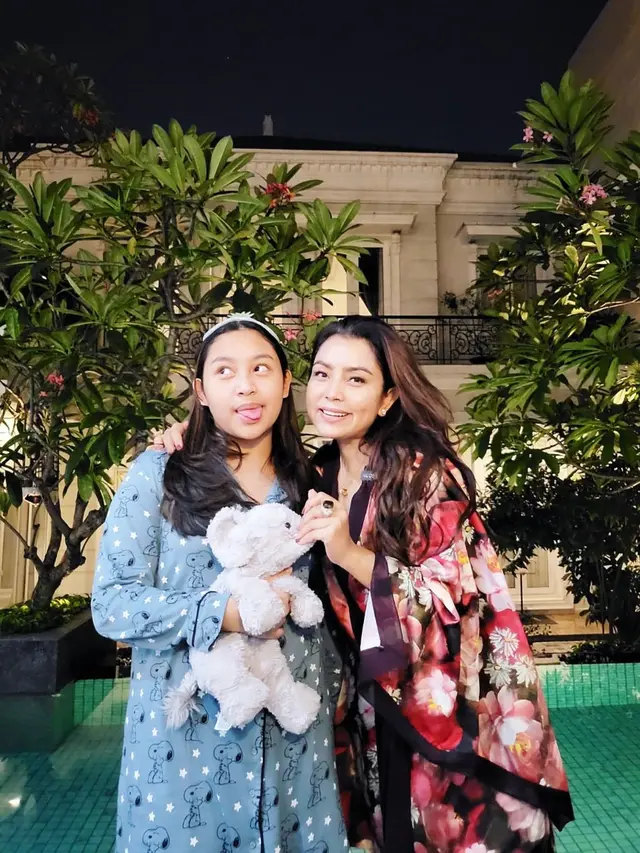 Mayangsari dan Khirani Trihatmodjo. (Foto: Dok. Instagram @mayangsari_official)