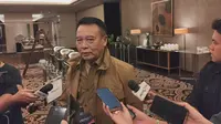 Anggota Komisi I DPR RI, TB Hasanuddin saat  menjelaskan apa yang sudah dilakukan Rapat Panitia Kerja (Panja) pembahasan Revisi Undang-Undang (RUU) TNI di Jakarta. (Liputan6.com/Ady Anugrahadi).