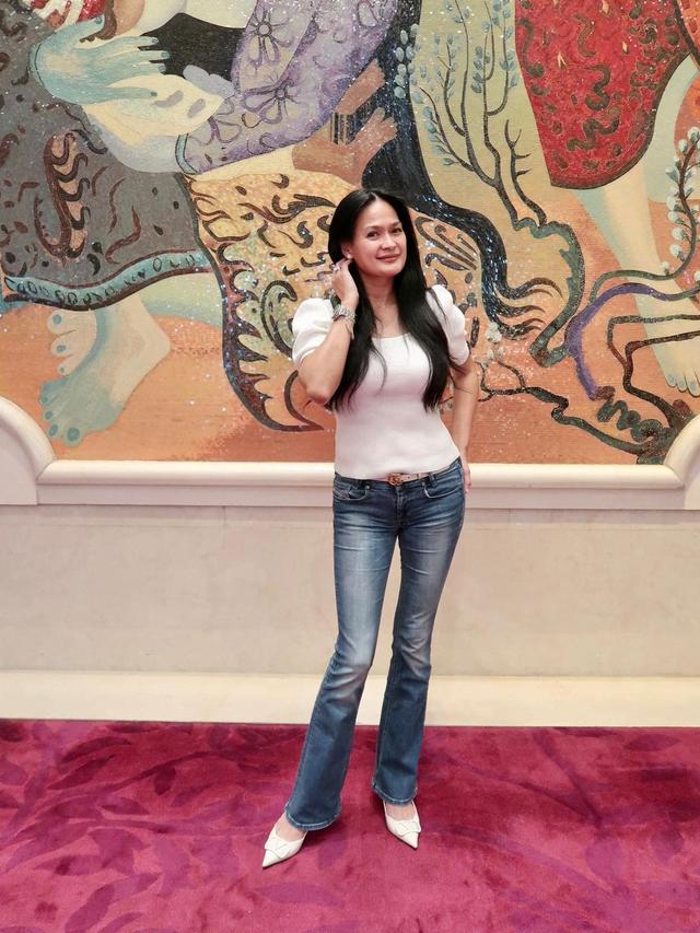 7 Gaya Stylish Donna Harun, Nenek dengan 4 Cucu yang Tetap Awet Muda