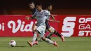 Febri Haryadi yang merupakan didikan Akademi Persib Bandung tampil gemilang di babak kedua dengan aksi individu.  (Bola.com/Ikhwan Yanuar)