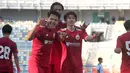 Pemain Persija Jakarta, Arlyansyah Abdulmanan, memamerkan selebrasi ala Spiderman setelah mencetak gol pembuka ke gawang PSMS Medan pada laga terakhir Grup B Piala Presiden 2026 di Stadion Gelora Bung Tomo, Surabaya, Sabtu (1/8/2026). Gol Arlyansyah membuka jalan kemenangan Macan Kemayoran sebelum akhirnya menutup pertandingan dengan skor 4-1 untuk memastikan langkah ke semifinal menghadapi Persib Bandung. (Bola.com/Wahyu Pratama)