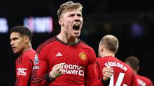 Hingga pekan ke-25 Premier League musim 2023/2024, striker anyar Manchester United asal Denmark, Rasmus Hojlund telah mencetak 7 gol dari 20 laga. Secara total ia telah mencetak 13 gol bagi MU di semua kompetisi musim ini dan menjadi top skor sementara Setan Merah. Jika konsisten mencetak gol hingga akhir musim ia berpeluang menyamai torehan 5 pendahulunya berikut sebagai pemain debutan yang mampu menjadi top skor Manchester United di semua kompetisi. (AFP/Darren Staples)