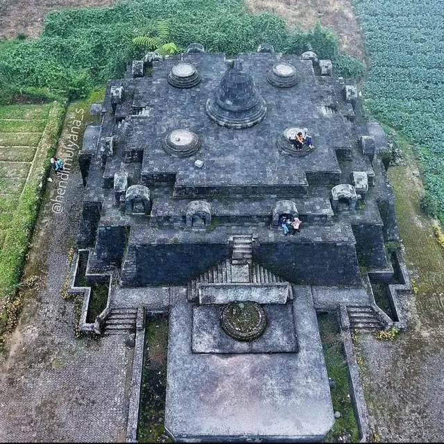 Candi Tridharma yang disebut-sebut mirip dengan Candi Borobudur