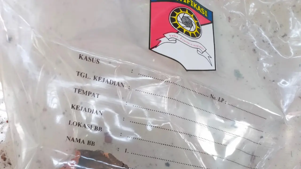 Polisi menemukan sejumlah barang bukti dari lokasi ledakan di Grobogan. (Foto: Liputan6.com/Humas Polda Jateng)