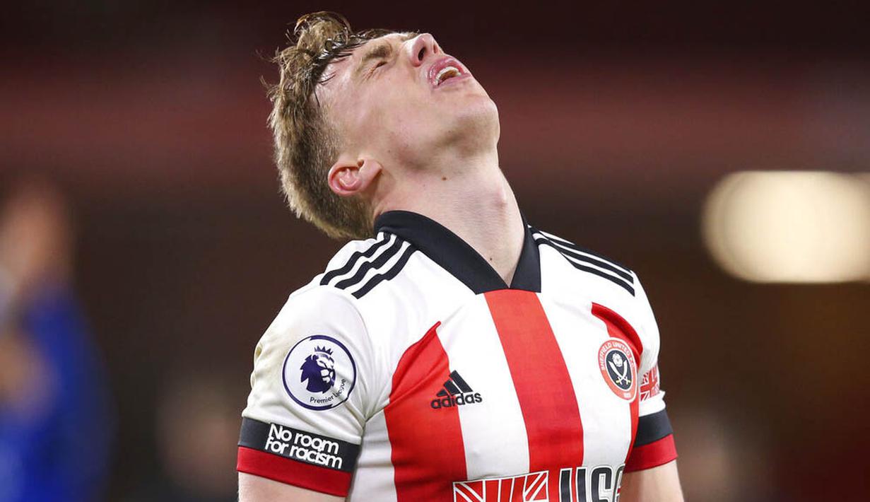Pemain Sheffield United, Ben Osborn, tampak kecewa usai ditaklukkan Everton pada laga Liga Inggris di Stadion Bramall Lane, Sabtu (26/12/2020). Everton menang dengan skor 1-0. (Alex Livesey/Pool via AP)