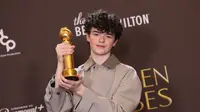 Bintang Adolescence Owen Cooper Cetak Sejarah di Golden Globes 2026