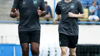 Taisei Marukawa (kanan) dan Carlos Fortes (kiri) sudah mengikuti sesi latihan PSIS Semarang di Stadion Citarum pada Rabu (25/5/2022). (Dok. PSIS Semarang)