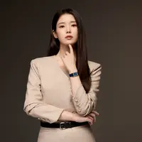 Aktris dan penyanyi Korea Selatan IU tampil formal saat dipilih jadi brand ambassador Jaeger-LeCoultre (Jaeger-LeCoultre)
