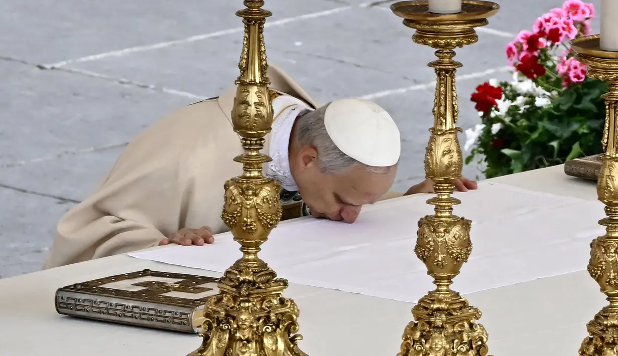 Misa pelantikan Paus Leo XIV dilakukan seusai dengan tradisi. (Filippo MONTEFORTE/AFP)