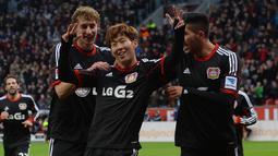 Hattrick pertama Son Heung-min dicetaknya di pekan ke-12 Bundesliga 2013/2014, 9 November 2013. Bayer Leverkusen yang menjamu Hamburg SV mampu menang 5-3 berkat tiga gol awal Son Heung-min yang merupakan mantan pemain Hamburg SV di menit ke-9, 16 dan 55. (AFP/Patrik Stollarz)