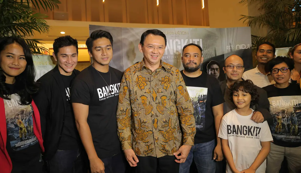 Vino G Bastian salah satu pemeran utamanya mengaku senang ketika melihat orang nomor satu DKI Jakarta, Ahok terlihat tegang ketika menyaksikan banjir seperti bencana dalam film Bangkit!. (Andy Masela/Bintang.com)