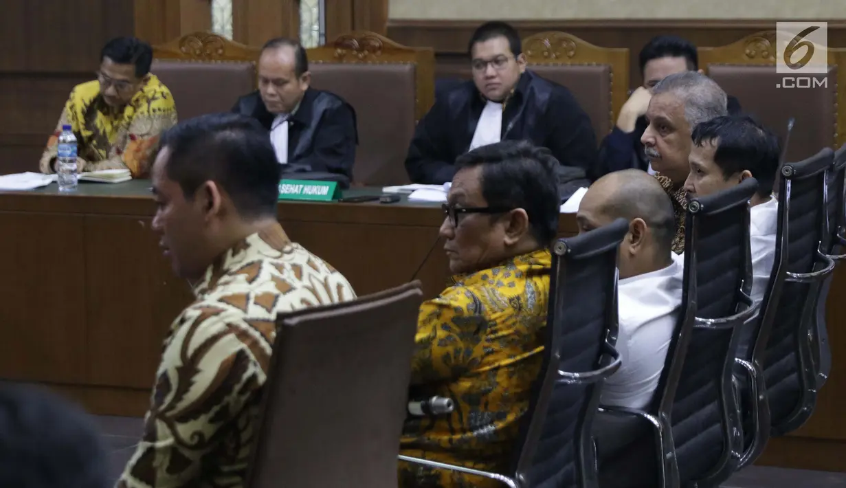 Mantan Dirut PLN, Sofyan Basir memberi keterangan saat menjadi saksi pada sidang lanjutan dugaan suap terkait kerja sama jasa pelayaran dengan terdakwa Bowo Sidik Pangarso di Pengadilan Tipikor, Jakarta, Rabu (25/9/2019). Sidang beragendakan keterangan saksi. (Liputan6.com/Helmi Fithriansyah)