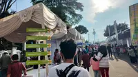 Suasana warga saat berburu takjil gratis dan pasar murah dalam HUT ke-110 Kota Sukabumi (Liputan6.com/Fira Syahrin).