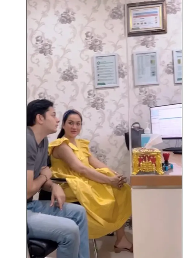 Dituding Selingkuh, Ini 6 Potret Andrew Andika saat Temani Istri Periksa Kandungan
