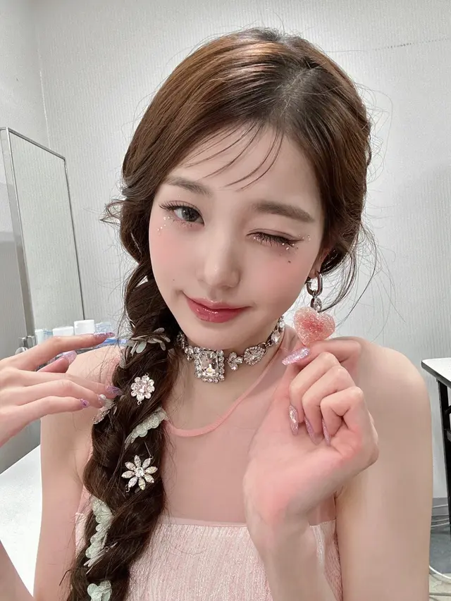 5. Jang Wonyoung IVE. (Twitter/ IVE_twt)