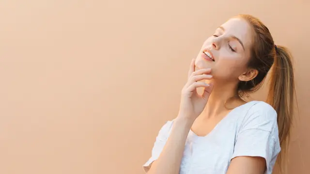 7 Tips Skincare Efektif untuk Cegah Kulit Kendur Secara Alami (photo by freepik.com)