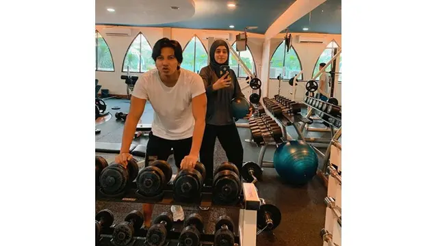7 Momen Mesra Fairuz A Rafiq dan Sang Suami Sonny Septian, Kompak Banget