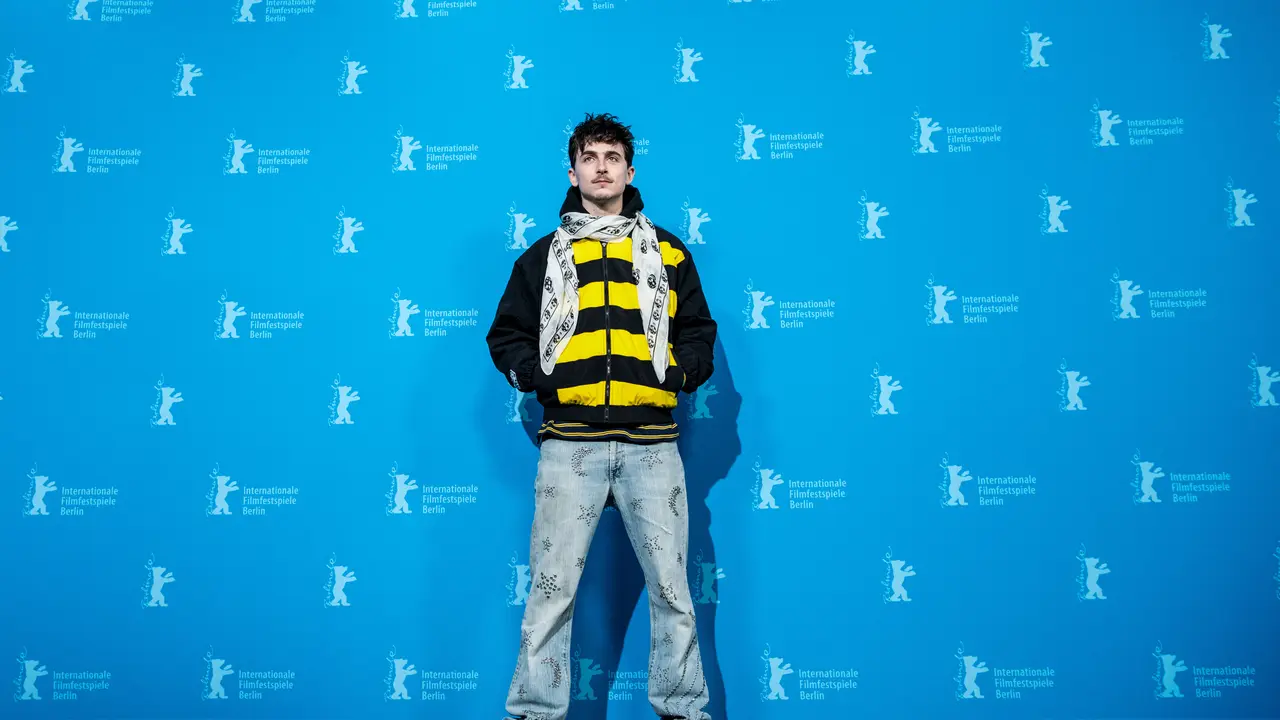 Aktor AS-Prancis Timothee Chalamet berpose selama sesi pemotretan untuk film 'A Complete Unknown' yang dipersembahkan sebagai Berlinale Special di Berlinale ke-75, festival film besar pertama di Eropa tahun ini, di Berlin pada tanggal 14 Februari 2025. St