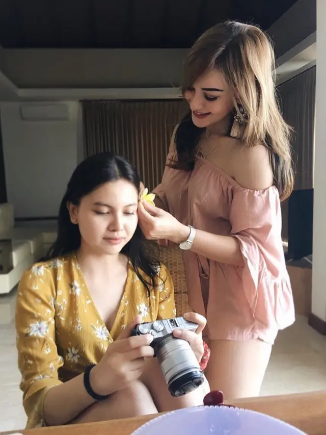 Tak Kalah Cantik, Ini 6 Potret Hanesswari Adik Nora Alexandra yang Jarang Tersorot
