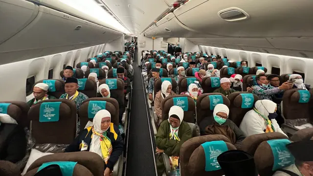 Jemaah haji Indonesia menuju Tanah Suci. (Nafiysul Qodar/Liputan6.com)