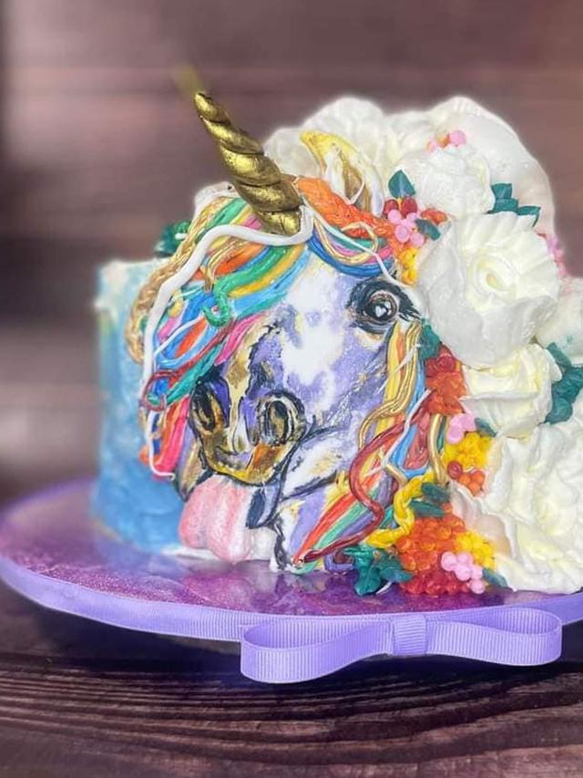 10 Potret Realita saat Pesan Kue Karakter Ini Bikin Gigit Jari