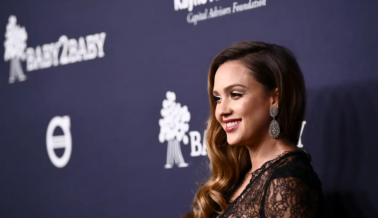 Tahun 2009 Jessica Alba mengaku bahwa dirinya adalah seorang pemalu. Namun ia yakin bahwa Tuhan memberikan kelebihan untuknya dia dia wajib untuk membagikannya. (EMMA MCINTYRE/GETTY IMAGES NORTH AMERICA/AFP)