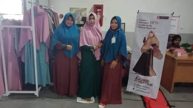 Sempat Jualan Jajanan, Lindha Krisnawati Sukses di Aulia Fashion