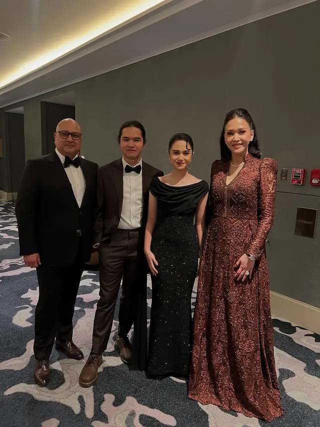 6 Potret Detail Outfit Maia Estianty di Intimate Dinner Al Ghazali-Alyssa Daguise