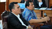 Dua saksi ahli, Jamin Ginting dan Bastian Lubis dihadirkan tim kuasa hukum KPK dalam sidang praperadilan mantan Wali Kota Makassar Ilham Arief Sirajudin, di PN Jakarta Selatan, Senin (6/7/2015). (Liputan6.com/Yoppy Renato)