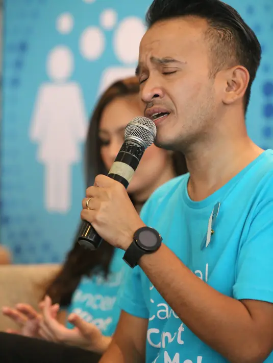 Setelah kepergian orang-orang tercintanya, Ruben Onsu kini lebih peduli terhadap penyakit tersebut. Belum lama ini, Suami Sarwendah itu diangkat menjadi duta cegah kanker serviks. (Adrian Putra/Bintang.com)