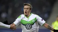 Pemain Wolfsburg, Max Kruse merayakan golnya ke gawang Gent pada leg pertama babak 16 besar Liga Champions di GHELAMCO-arena, Gent, Kamis (18/2/2016) dini hari WIB. (AFP / Belga / Yorick Jansens / Belgium OUT)