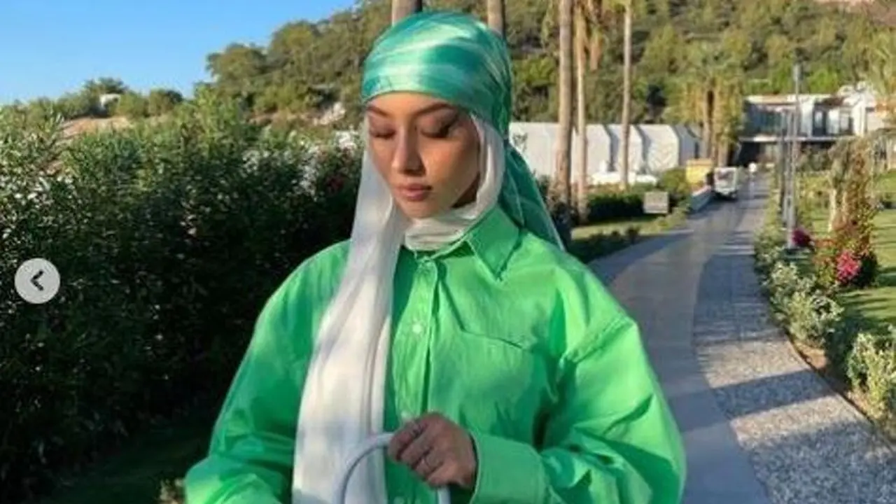 Mengawali Ramadhan dengan Penampilan Simpel dan Hijab Warna Cerah