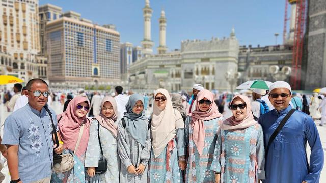 8 Potret Sahrul Gunawan dan Istri Jalani Ibadah Haji, Ajak Mertua