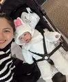 Jessica Mila baru membagikan beberapa potret bersama suami dan Baby Kyarra saat liburan di Jepang. Pasangan ibu dan anak ini tampil kompak dalam busana musim dingin hitam putih [@jscmila]