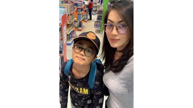 Jarang Terekspos, Ini 6 Potret Bintang Pratama Anak Christy Jusung