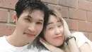 Arya menjelaskan lebih lanjut mengenai status pernikahannya dengan Pinkan Mambo yang masih berlangsung secara siri. Hal tersebut terjadi karena Pinkan masih harus mengurus surat cerainya dari mantan suaminya yang berada di Amerika. (Liputan6.comTikTok/@arya_joget)