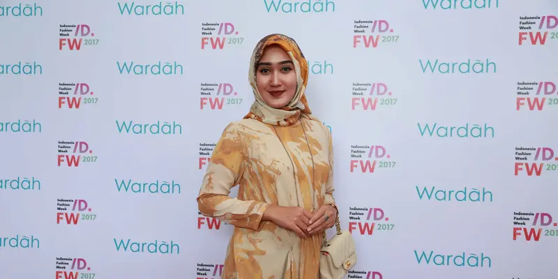 FOTO: Inspirasi Gaya Hijab Dian Pelangi, Simpel Namun Tetap Elegan