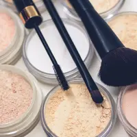 Ilustrasi makeup. Sumber foto: unsplash.comRaphael Lovaski.