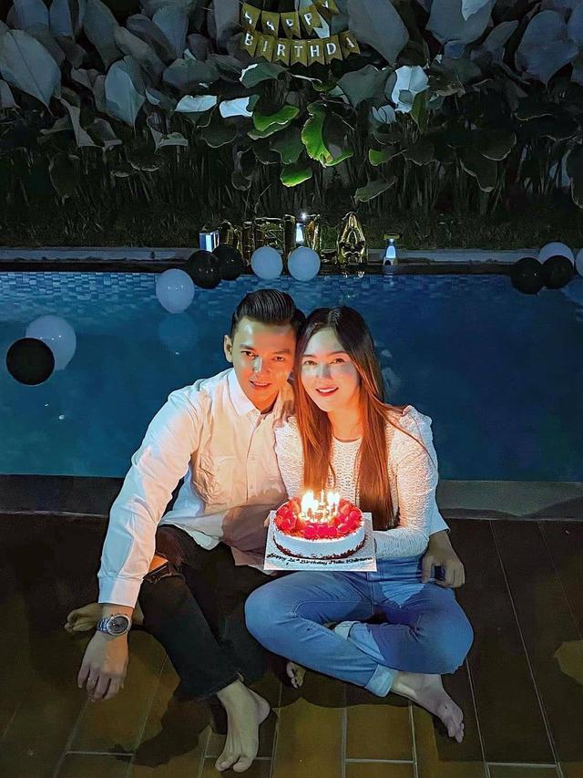 Nella Kharisma Ultah, Mesra Bareng Suami di Kolam Renang ...