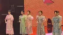 Saat puncak acara, sama seperti finalis lainnya, Louisa mengenakan dress lace dengan bordiran motif floral. Louisa memilih tampil dengan midi dress pink lengan pendek puff organza.[@meisya__siregar]