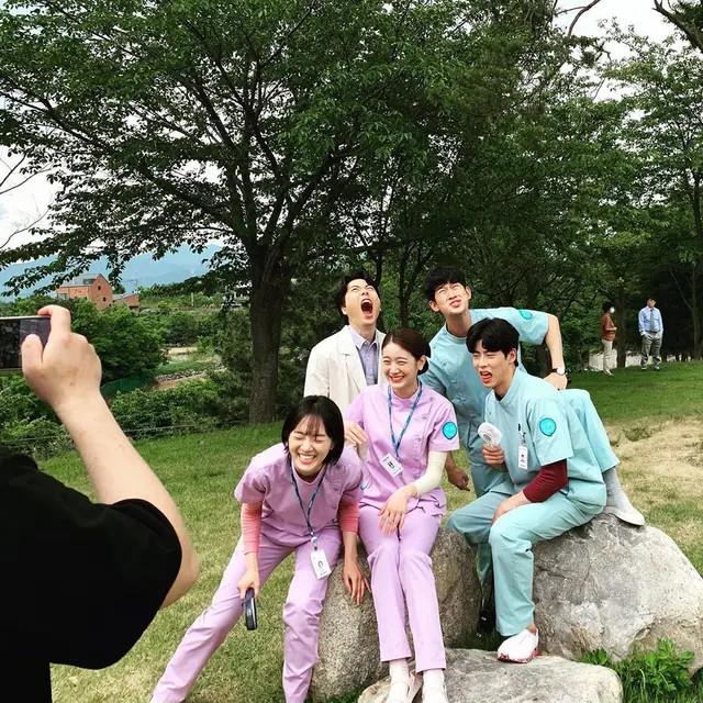 Pose Kocak Kim Soo Hyun. (Sumber: Instagram/soohyun_k216)