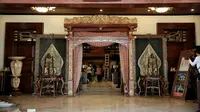 Gedung Graha Saba Buana di Surakarta merupakan tempat ijab kabul Kahiyang Ayu dan Bobby Nasution. Pernikahan akan berlangsung pada Rabu, (8/11). Ribuan tamu undangan dalam acara dengan nuansa adat Jawa. (Adrian Putra/Bintang.com)