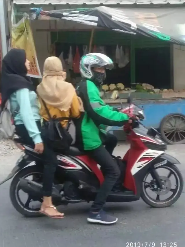 Jangan Gegabah Jika Berjumpa Ibu-Ibu di Jalan Raya, Berikut Kumpulan Buktinya (ist)